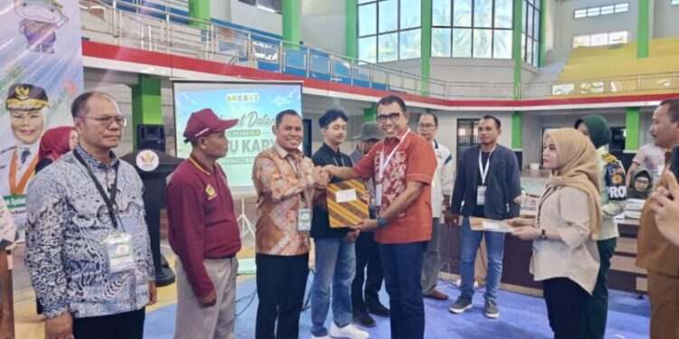 Irwan Bempah saat menghadiri Penas Petani dan Nelayan Gorontalo