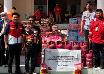 Pertamina Patra Niaga Regional Sulawesi melalui Fungsi CSR dan Retail Sales Area Sulawesi Tengah bersama Hiswana Migas DPC VII menyalurkan bantuan tanggap bencana kepada masyarakat terdampak gempa bumi di Kabupaten Sigi, Sulawesi Tengah, Kamis (16/6/2026)
