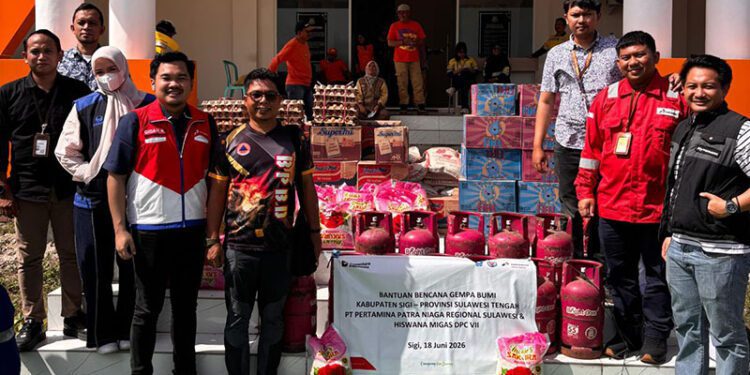 Pertamina Patra Niaga Regional Sulawesi melalui Fungsi CSR dan Retail Sales Area Sulawesi Tengah bersama Hiswana Migas DPC VII menyalurkan bantuan tanggap bencana kepada masyarakat terdampak gempa bumi di Kabupaten Sigi, Sulawesi Tengah, Kamis (16/6/2026)