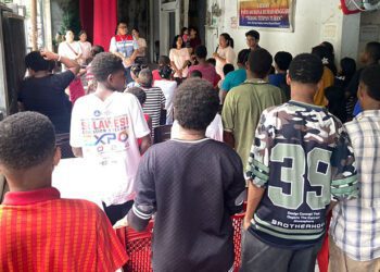 Pertamina menyalurkan santunan kepada anak yatim dan dhuafa lintas agama di Panti Asuhan Terang Titipan Tuhan, Kota Manado.
