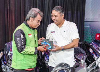 PT Pertamina Patra Niaga menyerahkan hadiah Program Berkah Ojek Online MyPertamina (BOOM) Periode 1 berupa 25 unit sepeda motor Yamaha Lexi 155 kepada para mitra pengemudi ojek online
