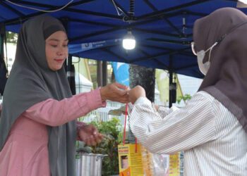 Pertamina menghadirkan ruang promosi bagi para pelaku usaha lokal untuk memperkenalkan produknya kepada masyarakat yang lebih luas.