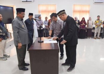 Bupati Boalemo, Rum Pagau, melantik direktur RSCG, dr Roni Imran, Jum'at (26/06/2026) (Prokopim Boalemo)