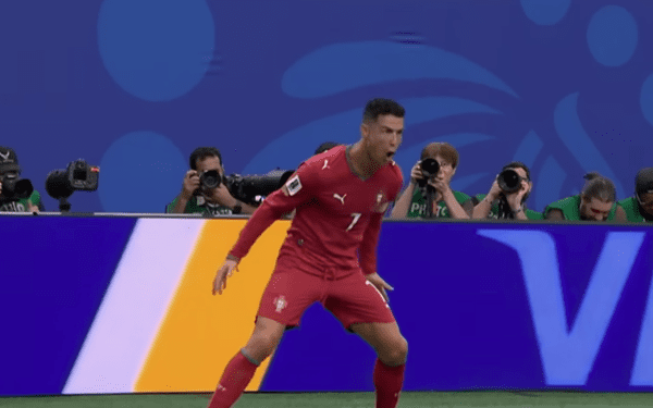 Ronaldo saat melakukan selebrasi usai mencetak gol ke dua ke gawang Uzbekistan.(F. tangkapan layar)