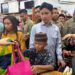 Wakil Presiden RI Gibran Rakabuming Raka mengajak 119 anak, termasuk anak yatim piatu dari berbagai panti asuhan di Kota Gorontalo, untuk berbelanja kebutuhan tahun ajaran baru di sebuah toko serba ada setempat, Jumat (19/6).
