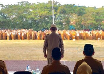 Bupati Ismet Mile saat memimpin apel kerja di lingkungan Pemerintah Kabupaten Bone Bolango