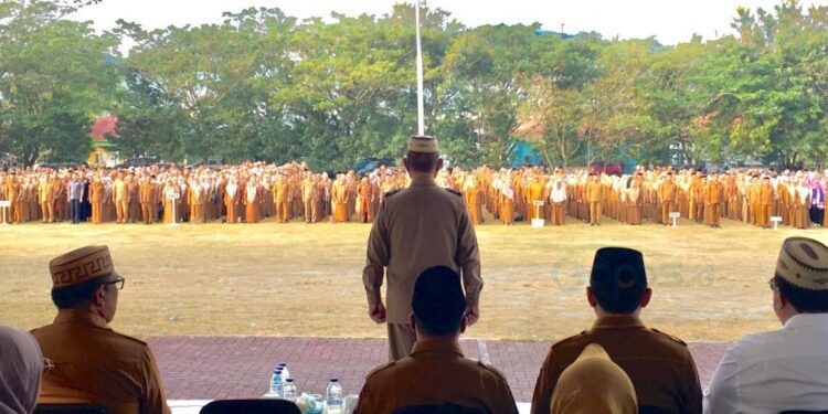 Bupati Ismet Mile saat memimpin apel kerja di lingkungan Pemerintah Kabupaten Bone Bolango