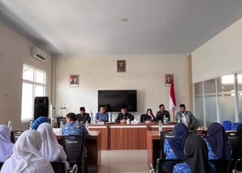 Bupati Bone Bolango, Ismet Mile saat memimpin rapat pembinaan ASN di RSUD Toto Kabila, Selasa (2/6/2026). (Foto Istimewa)