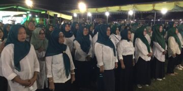 Prosesi pelantikan pengurus Dasawisma se-Kecamatan Suwawa Tengah yang dihadiri langsung oleh Bupati Ismet Mile dan Ketua T.P PKK Ruwaida Ismet Mile, Rabu (10/6/2026) malam tadi. (Foto Indra/Gopos)