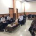 Bupati Bone Bolango, Ismet Mile, saat menerima audiensi Kepala Balai Pemasyarakatan (Bapas) Kelas II Gorontalo, I Putu Sukohartawan, bersama jajaran di Ruang Kerja Bupati, Kamis (11/6/2026). (Foto Indra/Gopos)
