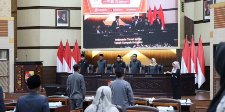 Suasana rapat paripurna DPRD Berama Bupati Jember Muhammad Fawait