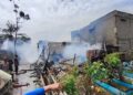 Puing-puing sisa kebakaran rumah milik Erni Ngabito di kompleks Perumahan Awara Karya Liluwo Kota Gorontalo.(F. Putra/Gopos)