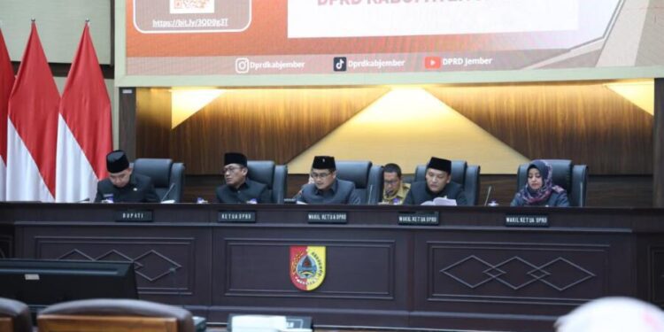 Bupati Jember Muhammad Fawait berama para pimpinan DPRD Jember