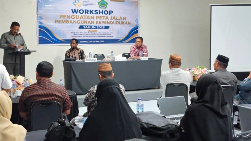 Bupati Boalemo, Rum Pagau, menutup workshop penguatan peta jalan pembangunan kependudukan, (Prokopim Boalemo)