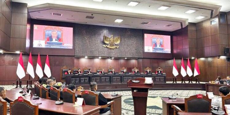 Ilustrasi - Hakim Mahkamah Konstitusi menggelar sidang pengucapan putusan pengujian materiil undang-undang terhadap 20 permohonan salah satunya menyoal kuota internet hangus di ruang sidang utama Gedung I MK, Jakarta, Kamis (23/7/2026). ANTARA/Laily Rahmawaty/am.