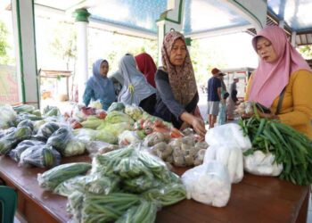 Pemkab Jember saat menggelar pasar murah