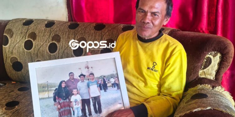 Aspik Nalole, warga berusia 53 tahun dari Kelurahan Pauwo, Kecamatan Kabila, Kabupaten Bone Bolango. Foto: Putra/Gopos.