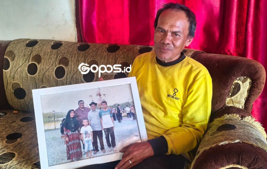 Aspik Nalole, warga berusia 53 tahun dari Kelurahan Pauwo, Kecamatan Kabila, Kabupaten Bone Bolango. Foto: Putra/Gopos.