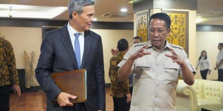 Menteri Hukum Supratman Andi Agtas (kanan) dalam pertemuan dengan Vice President of Government Affairs and Public Policy Google Markham Erickson (kiri) di Jakarta, Rabu (22/7/2026). ANTARA/HO-Kementerian Hukum RI