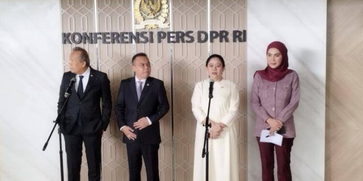 Ketua DPR RI Puan Maharani saat konferensi pers bersama jajaran Pimpinan DPR RI di kompleks parlemen, Jakarta, Selasa (21/7/2026). ANTARA/Bagus Ahmad Rizaldi