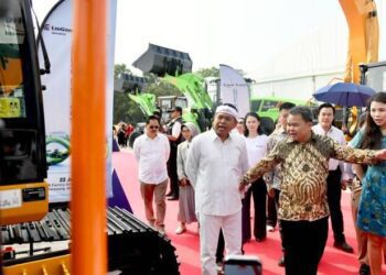 Gubernur Jawa Barat Dedi Mulyadi menghadiri peletakan batu pertama pembangunan pabrik manufaktur alat berat bertenaga listrik (electric heavy equipment) di Karawang, Jawa Barat, Selasa (22/7/2026). (ANTARA/HO Pemprov Jabar)
