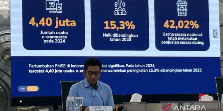 Deputi III Badan Komunikasi Pemerintah (Bakom) Kurnia Ramadhana menghadiri jumpa pers Program Hasil Terbaik Cepat (PHTC) di Kantor Bakom, Jakarta, Rabu (15/7/2026). ANTARA/Maria Cicilia Galuh