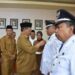Bupati Boalemo, Rum Pagau, saat melantik dua kepala desa, Selasa (21/07/2026) (Prokopim Boalemo)
