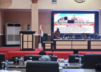 Bupati Boalemo, Rum Pagau, memberikan sambutan Ranperda APBD 2025. (Prokopim Boalemo)