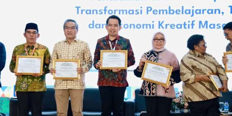 Gus Fawait saat Jadi Pembicara di Konferensi Pendidikan Indonesia 2026