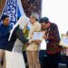 Bupati Jember Muhammad fawait saat menerima penghargaan dari kabar terdepan dan lingkar Daerah Belajar
