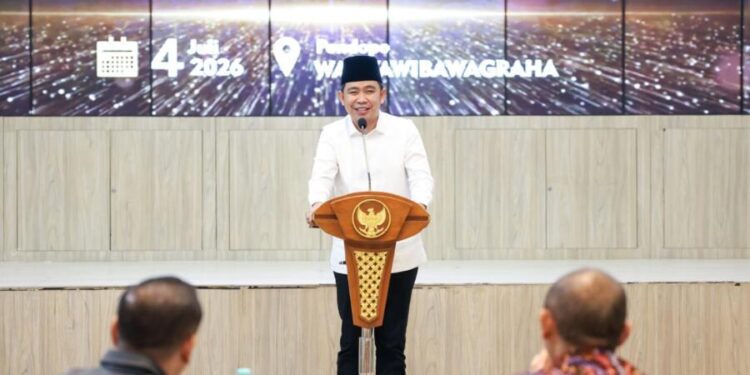Bupati Jember, Muhammad Fawait, berpidato dalam Gala Dinner bareng KAUJE di Pendopo Wahyawibawagraha