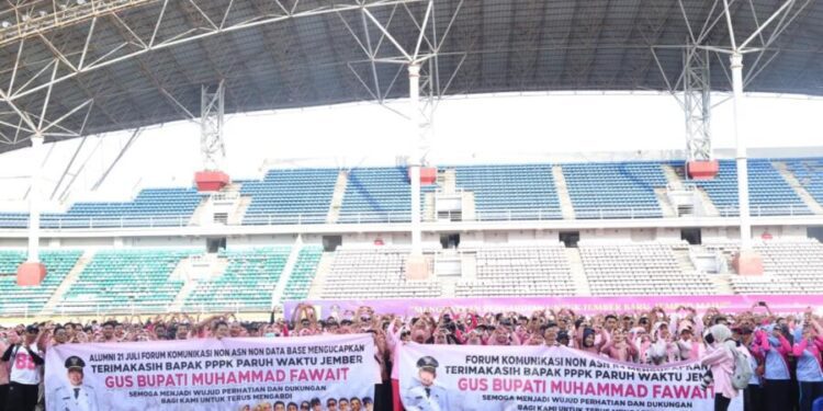Bupati Jember Gus Fawait bersama PPPK Se - Kabupaten Jember di Stadion Jember Sport Garden