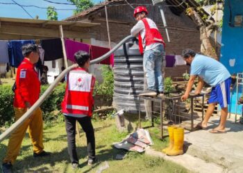 BPBD Jember turun Langung pada tempat yang terdampak kekeringan di Kabupaten Jember