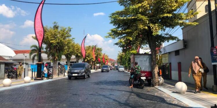 Suasana kawasan food street di Jalan Kartini dan Gatot Subroto