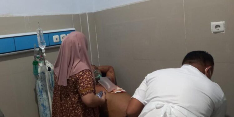 Korban saat mendapat perawatan medis di RS Bumi Panua Pohuwato, (Istimewa)
