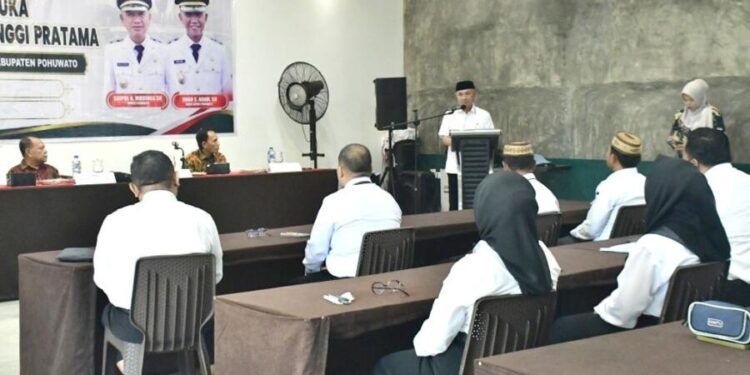Bupati Pohuwato, Saipul Mbuinga, memberikan sambutan seleksi JPT, (Iwan Karim Prokopim Pohuwato)