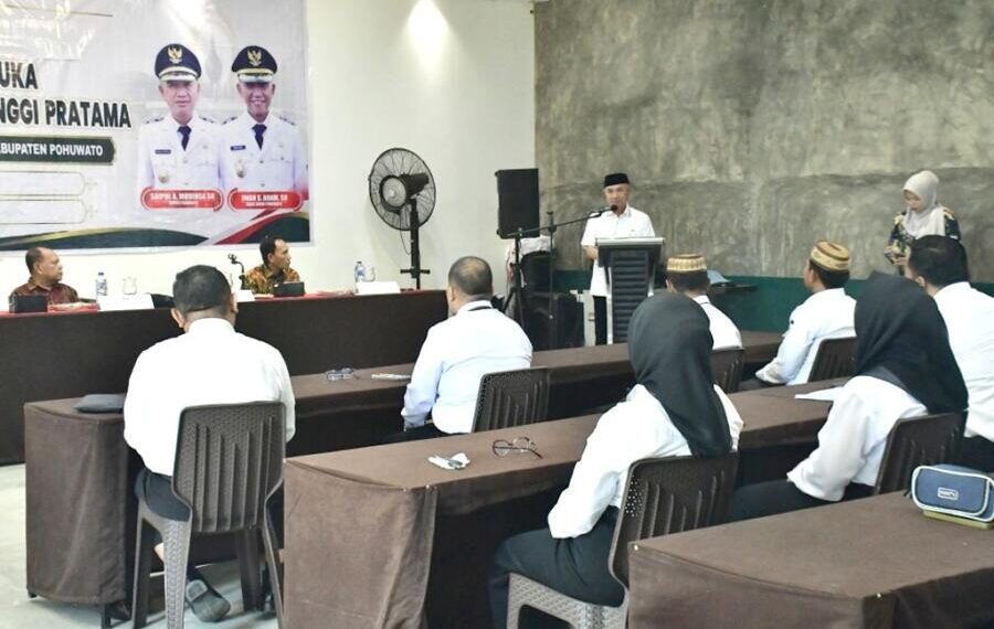 Bupati Pohuwato, Saipul Mbuinga, memberikan sambutan seleksi JPT, (Iwan Karim Prokopim Pohuwato)