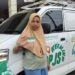 Untit Setiawati menunjukkan kartu kepesertaan BPJS Kesehatan. (Foto: Dok/Humas BPJS Kesehatan Cabang Jember)