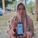 Elok Afifah menunjukkan program REHAB 3.0. (Foto: Dok/Humas BPJS Kesehatan Cabang Jember)