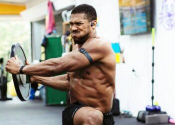 Mantan juara dunia dua kali kelas berat (minimum 90,7kg) Anthony Joshua