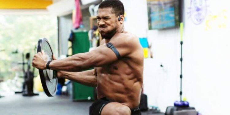 Mantan juara dunia dua kali kelas berat (minimum 90,7kg) Anthony Joshua