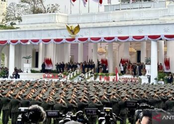 Presiden Prabowo Subianto melantik 1.177 perwira TNI dan Polri dalam prosesi upacara Prasetya Perwira (Praspa) Tahun 2026 di pelataran Istana Merdeka, Jakarta, Rabu (22/7/2026). ANTARA/Genta Tenri Mawangi.