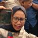 Kepala Badan Gizi Nasional (BGN) Nanik Sudaryati Deyang (tengah) berjalan saat tiba untuk melakukan audiensi di Gedung Merah Putih KPK, Jakarta, Selasa (7/7/2026). KPK menerima audiensi Badan Gizi Nasional yang membahas pengawasan dan pencegahan korupsi dalam pelaksanaan program Makan Bergizi Gratis (MBG). ANTARA FOTO/Reno Esnir/sth/tom. (ANTARA FOTO/RENO ESNIR)