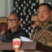 Jaksa Agung Muda Tindak Pidana Khusus (Jampidsus) Kejaksaan Agung Febrie Adriansyah (kanan) menyampaikan keterangan dalam konferensi pers di Kejaksaan Agung, Jakarta, Jumat (10/7/2026). Dalam konferensi pers tersebut, Febrie menegaskan tetap menghormati setiap proses penegakan hukum yang dilakukan sesuai ketentuan hukum acara yang berlaku serta menyatakan dirinya masih menjalankan tugas sebagai Jampidsus dan tetap fokus menyelesaikan pemberkasan perkara, khususnya perkara yang menjadi perhatian publik. ANTARA FOTO/Asprilla Dwi Adha/kye