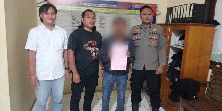 Bos PETI Desa Teratai saat dilakukan penahanan oleh Polres Pohuwato, Rabu (29/07/2026) (Istimewa)