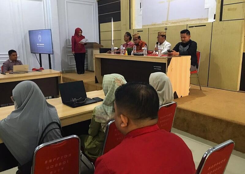 Sekretaris Daerah Bone Bolango, Iwan Mustapa, saat membuka kegiatan Penyusunan Kebutuhan Jabatan Fungsional Analis Sumber Daya Manusia Aparatur (SDMA) Tahun 2026 di Aula Tolopani Bappeda Litbang Bone Bolango, Kamis (9/7/2026). (Foto Indra/Gopos)
