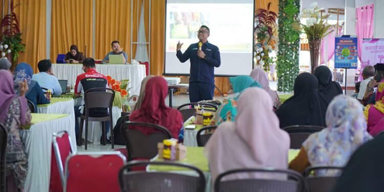 PT Pertamina Patra Niaga Regional Sulawesi memperkuat kapasitas pelaku usaha mikro dan kecil (UMKM) di Kabupaten Takalar melalui pembinaan dan sosialisasi Program Pendanaan Usaha Mikro dan Kecil (PUMK), yang dipadukan dengan edukasi penggunaan LPG.