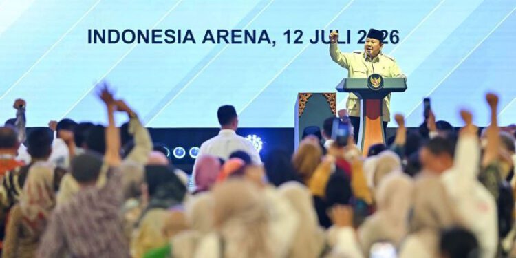 Presiden Prabowo Subianto menyampaikan sambutannya saat puncak peringatan Hari Koperasi Nasional ke-79 di Indonesia Arena, Gelora Bung Karno, Jakarta, Minggu (12/7/2026). Peringatan Hari Koperasi Nasional ke-79 Tahun 2026 itu bertemakan Koperasi Berdaya Indonesia Berjaya. ANTARA FOTO/M Risyal Hidayat/bar/pri. (ANTARA FOTO/M RISYAL HIDAYAT)