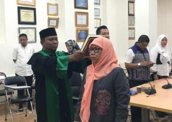 Erna Patuti saat dilantik menjadi Kepala Bagian Tata Pemerintahan dan Kerja Sama Daerah Setda Bone Bolango di Ruang Rapat Sekda, Rabu (1/7/2026). (Foto Indra/Gopos)