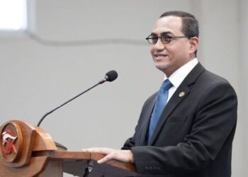 Kepala Eksekutif Pengawas Pasar Modal, Keuangan Derivatif, dan Bursa Karbon Otoritas Jasa Keuangan (OJK) Hasan Fawzi dalam Kuliah Umum Pasar Modal Syariah di Universitas Darussalam Gontor sebagaimana keterangan resmi di Jakarta, Jumat (03/07/2026). (OJK)